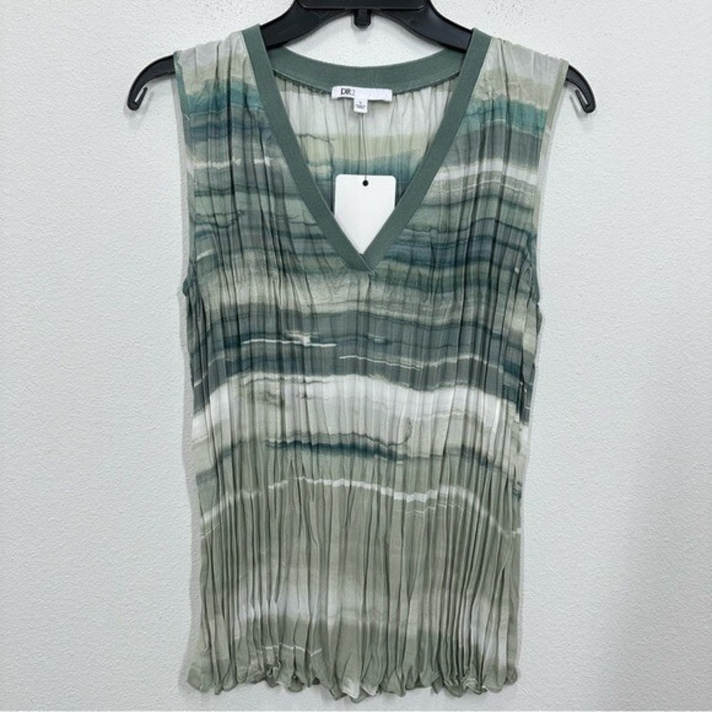 DR2 Nordstrom Size Large Sleeveless V Neck Shirt Sage Green Cream Abstract Artsy